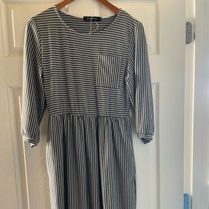 Thanks, it has pockets